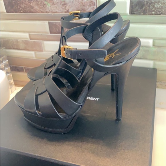 Saint Laurent patent leather Tribute sandal; golden hardware. - Picture 5 of 8